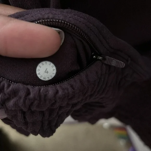 Lululemon Lead The Pack Hoodie size 4 in Black Cherry. - Picture 4 of 5